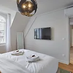 Spacious 3 Bedroom Apartment - Luxe Trocadero